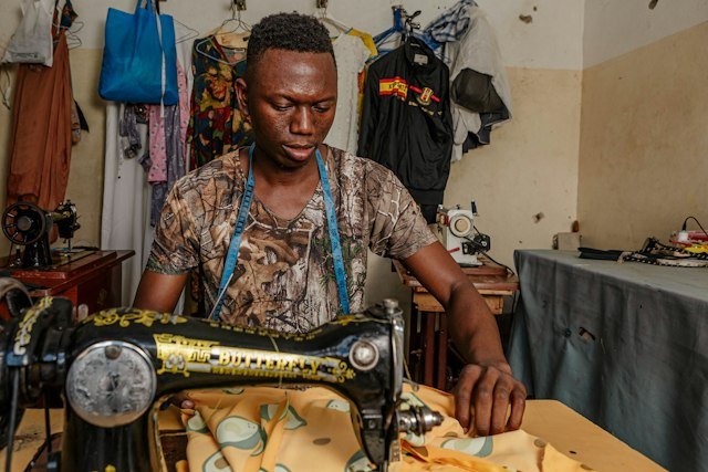 Apprenticeships for six young tailors in Kumasi