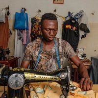 Apprenticeships for six young tailors in Kumasi